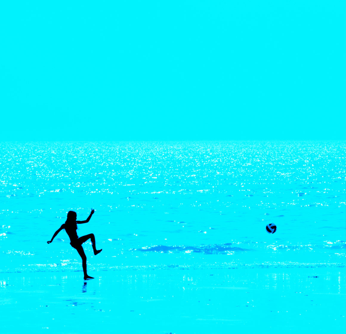 Footballeuse à contre jour